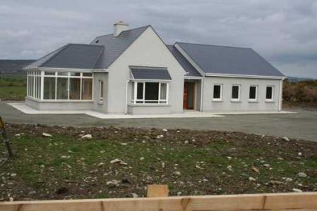 3 Bed Bungalow and Sunroom On 06 Acres